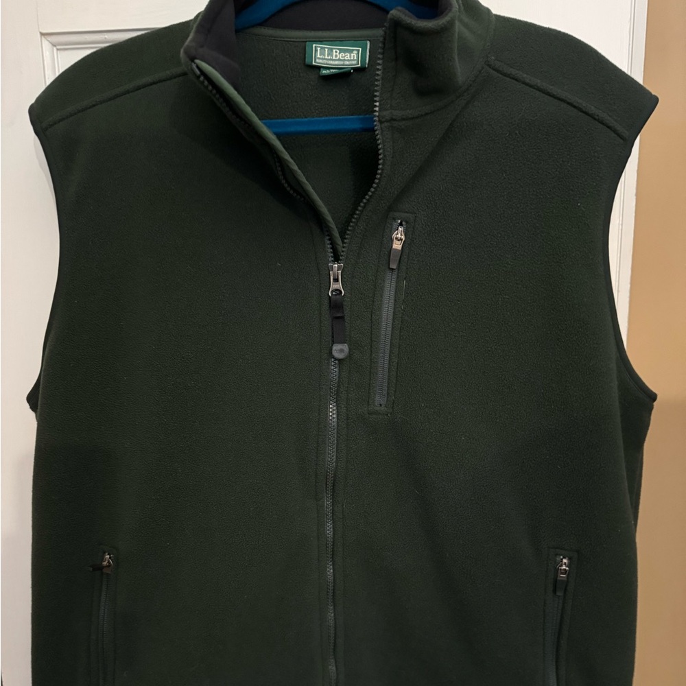 LL Bean men’s green zip up fleece vest